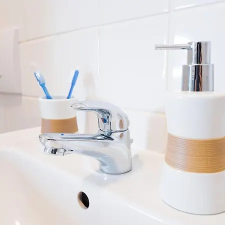 Wohlfuehl-oase Mitten In Der Stadt - Garten, Grill, Netflix Und Drucker דירה לייפציג