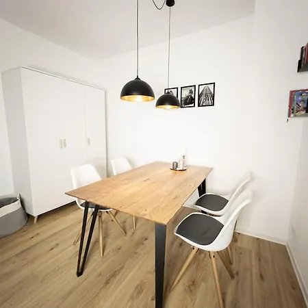 Wohlfuehl-oase Mitten In Der Stadt - Garten, Grill, Netflix Und Drucker