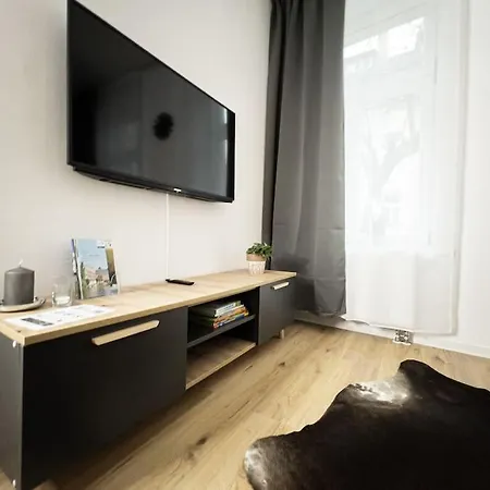 Wohlfuehl-oase Mitten In Der Stadt - Garten, Grill, Netflix Und Drucker Apartmán *