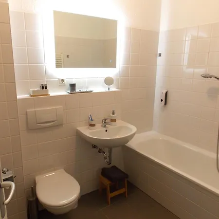 Wohlfuehl-oase Mitten In Der Stadt - Garten, Grill, Netflix Und Drucker